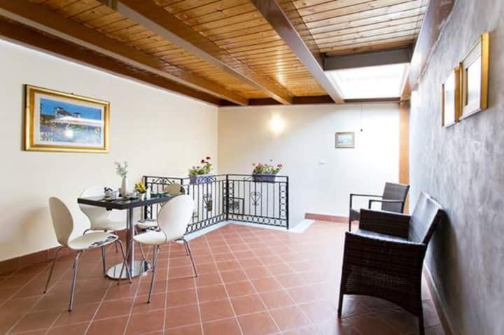 Paleemo Centro Zoe Blu Bed & Breakfast Palermo Bagian luar foto